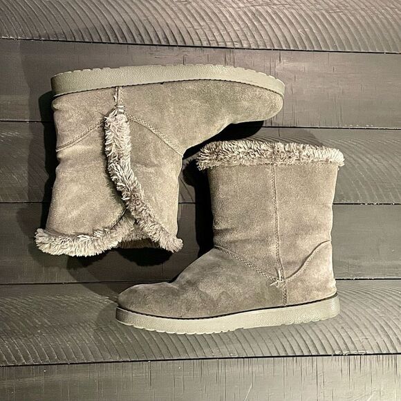 Light Grey, Suede, Women’s Fuzzy, Pull-On Boots. Size 10. - Picture 2 of 7